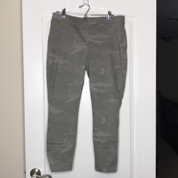 lucy pull on ankle pants